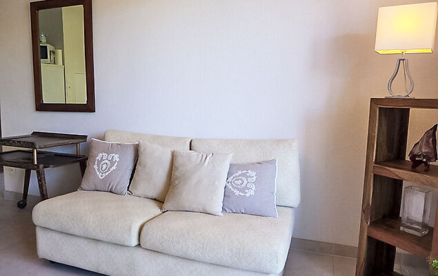 Selvia Quetia - Photo 1