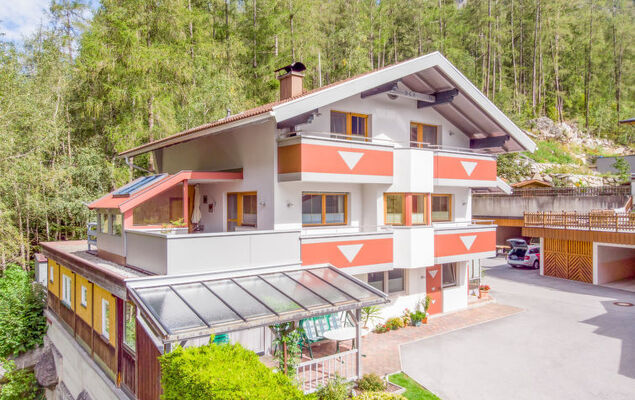 Anette Living - Photo 1