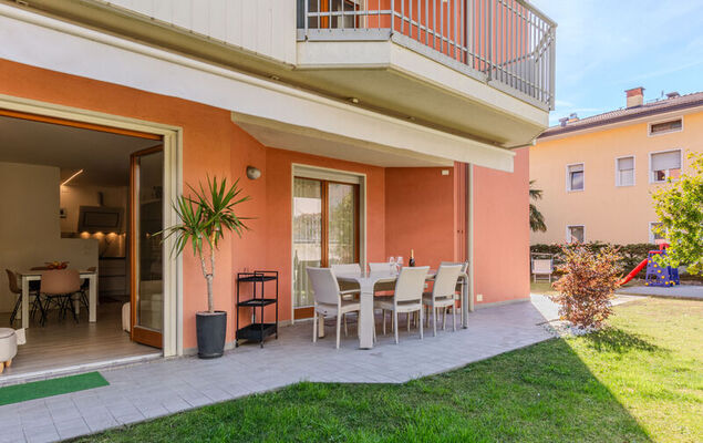 Garden Apartment - Photo 1