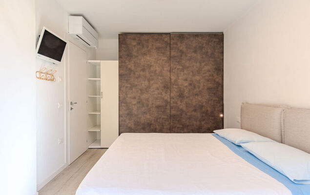 Garden Apartment - Photo 32